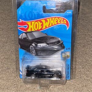 Hot Wheels Honda Civic Si 2021 model in black from the Factory Fresh series